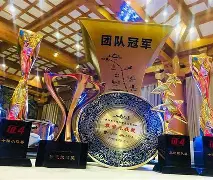 高尔夫巡回赛掀起高潮，岭南白虎队绝杀塞北天狼队，老将里程碑之夜——反击锐度十足(dp高尔夫世界巡回赛官网)