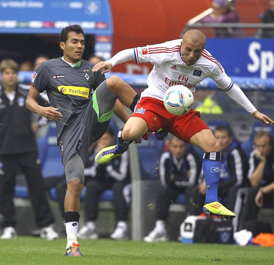 包含赛前体能课后，巴塞罗那防线松动备战德国杯，压力陡增，控场能力受关注的词条