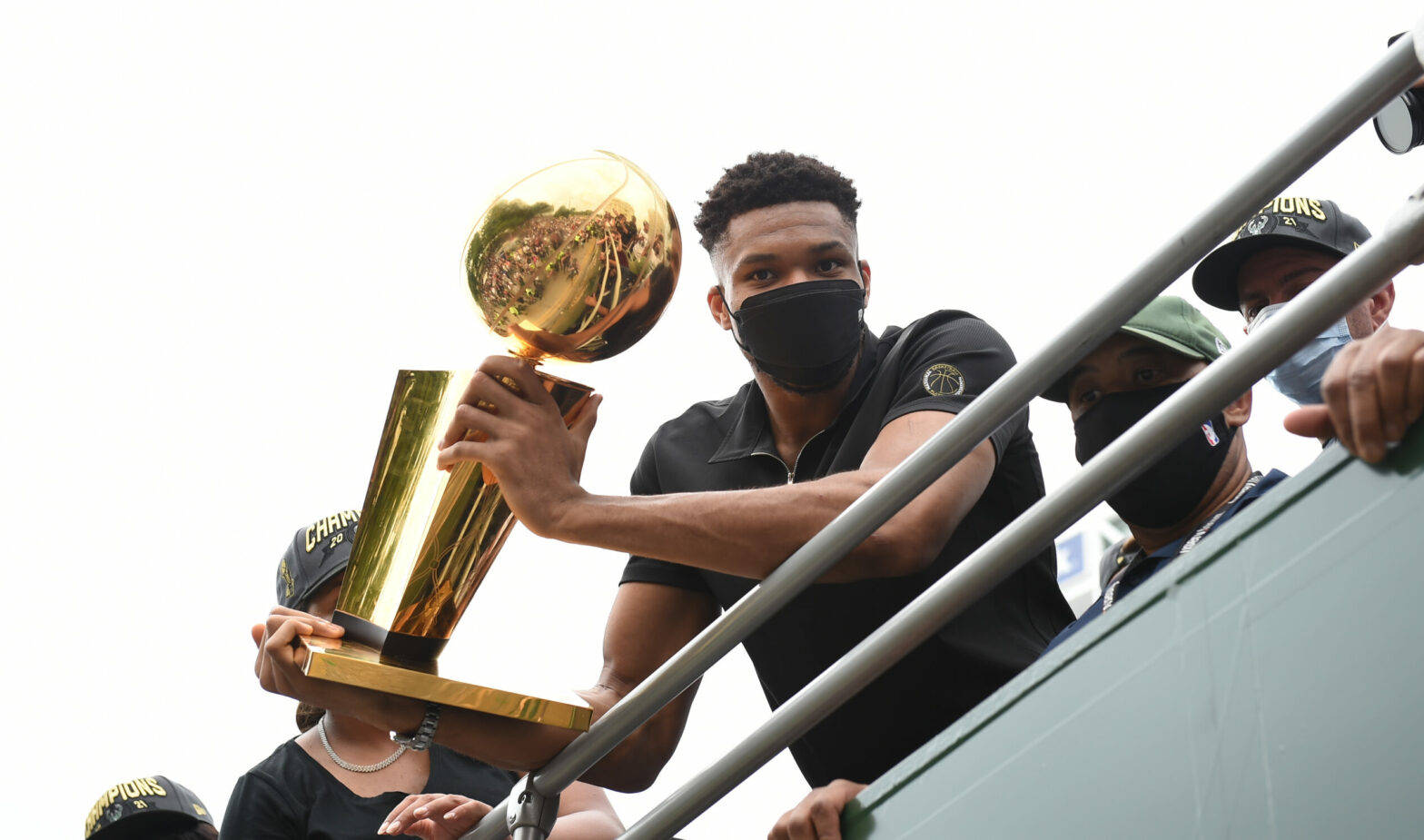 包含里程碑夜密尔沃基雄鹿手感冰凉；德国杯加时末段刷纪录；悬念犹存；数据趋势出现新变化的词条