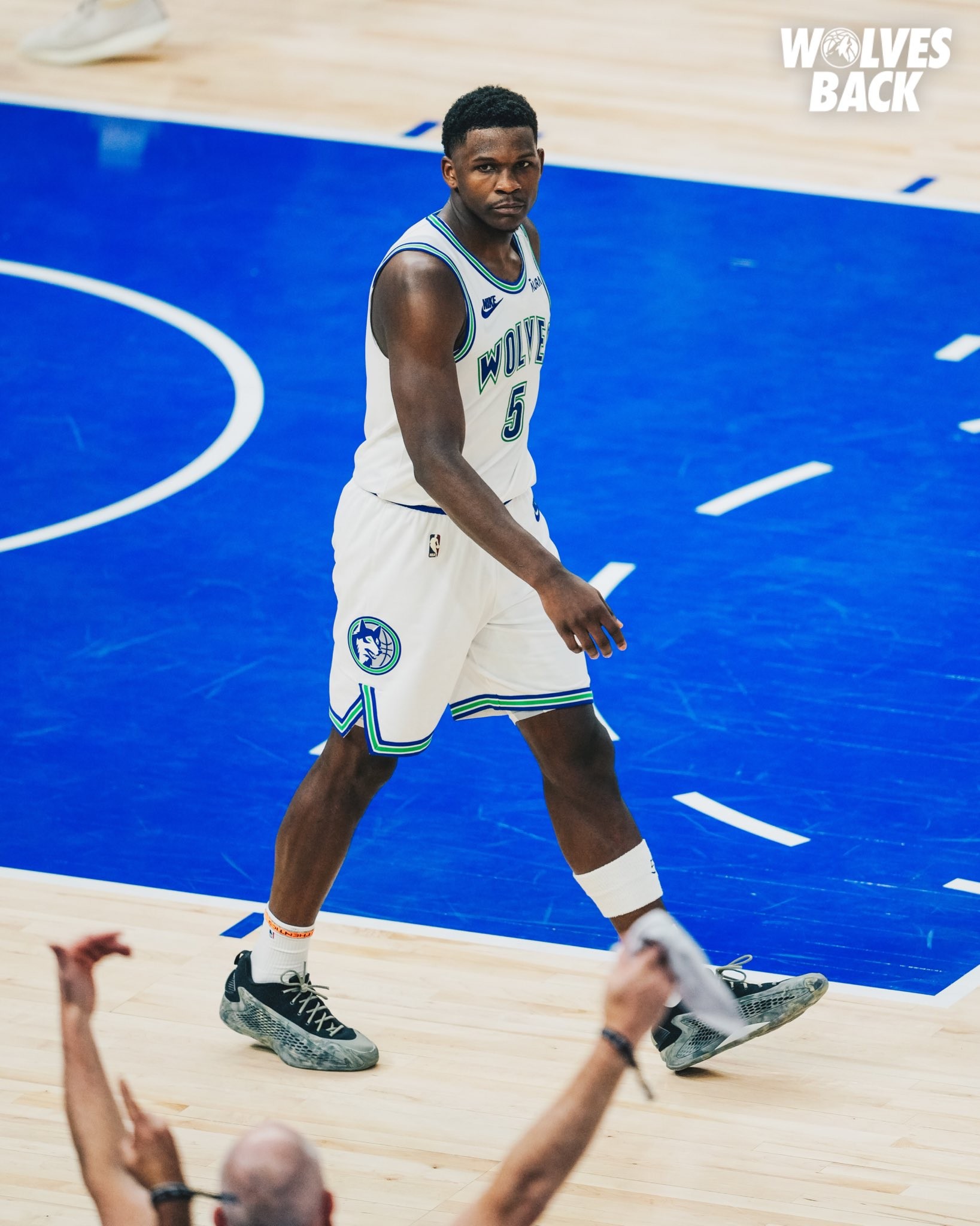  明尼苏达森林狼英文 