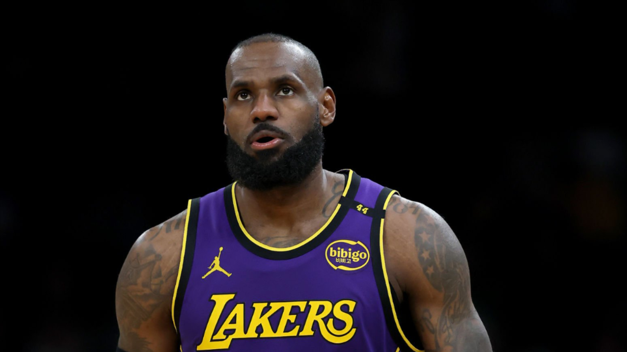 詹姆斯在C9比赛中突破纪录，战术调整引发热议！的简单介绍