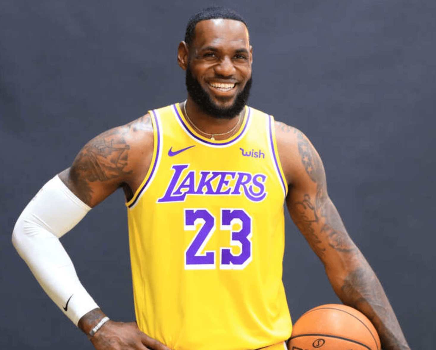 詹姆斯在DWG比赛中高光表现,回归赛场引发热议!的简单介绍 詹姆斯在DWG比赛中高光表现,回归赛场引发热议!的简单介绍